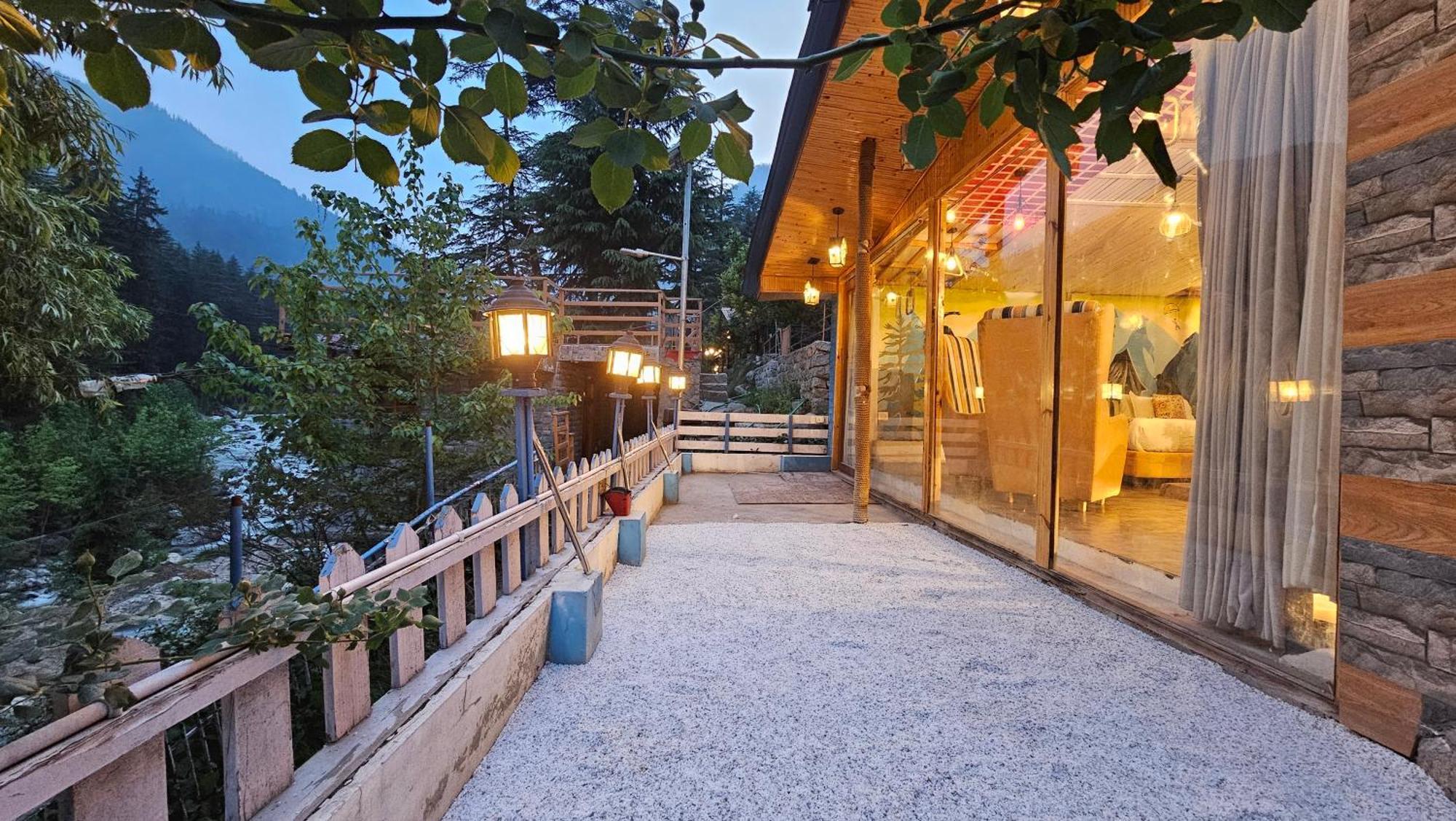 Apple Flower By Rohtang Family Hotels- Balcony & Mountain View, Near Mall Road, Personal Parking 4*