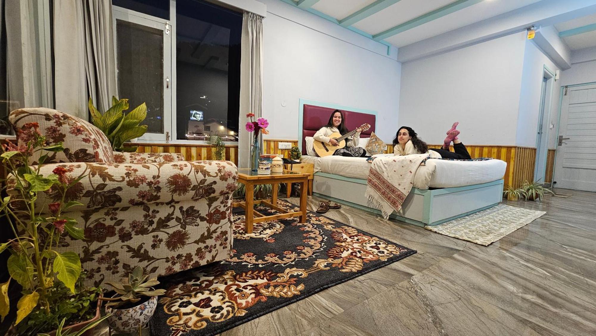 Hotel Apple Flower By Rohtang Family Hotels- Balcony & Mountain View, Near Mall Road, Personal Parking