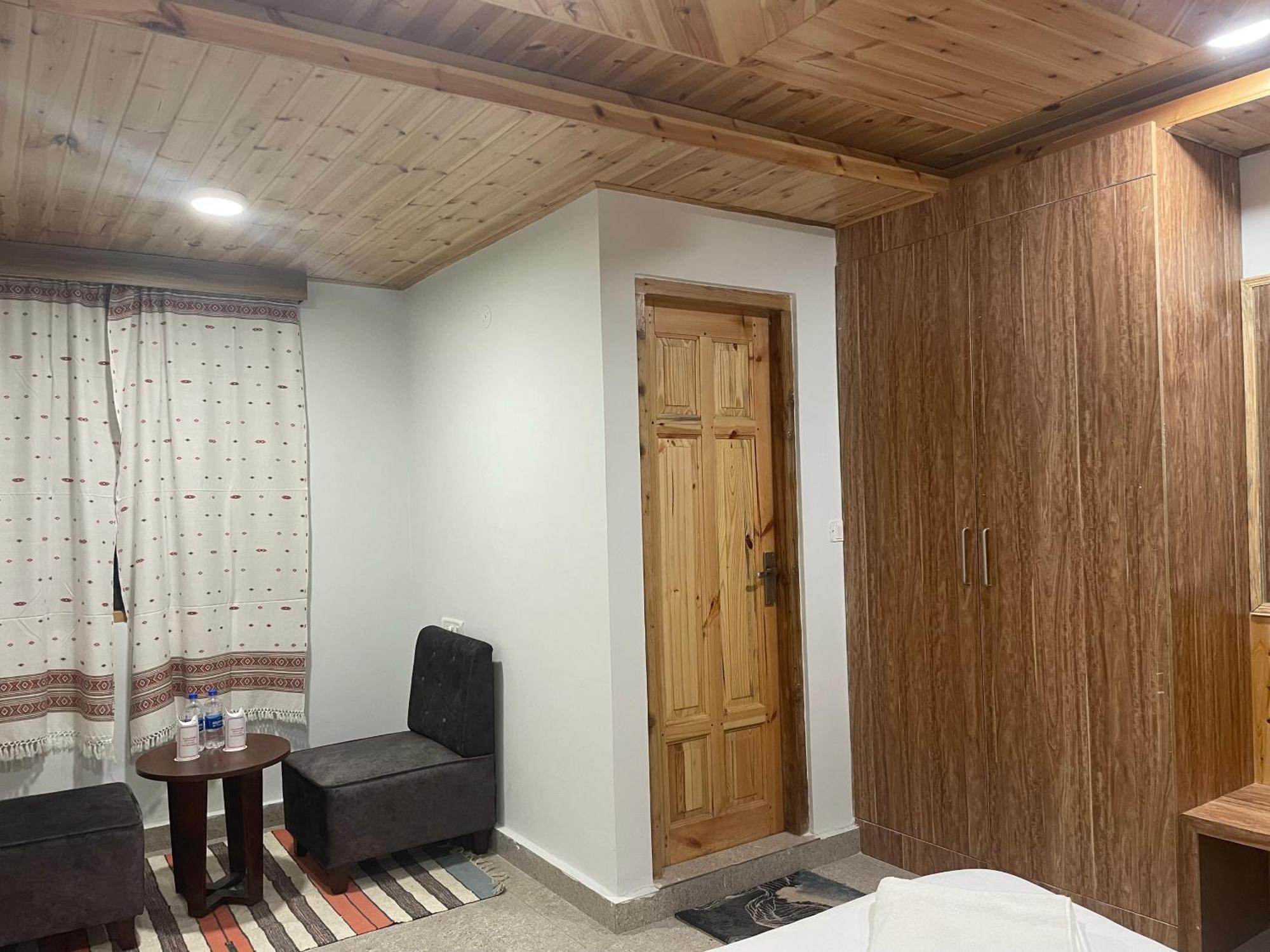 Hotel Apple Flower By Rohtang Family Hotels- Balcony & Mountain View, Near Mall Road, Personal Parking