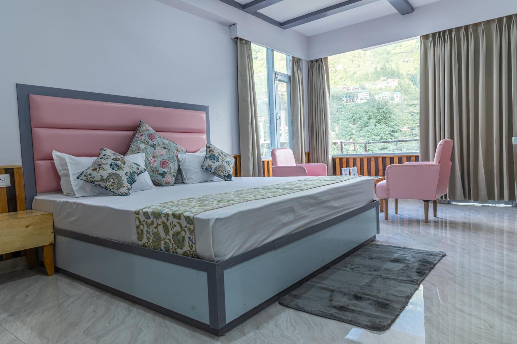 Apple Flower By Rohtang Family Hotels- Balcony & Mountain View, Near Mall Road, Personal Parking Hotel