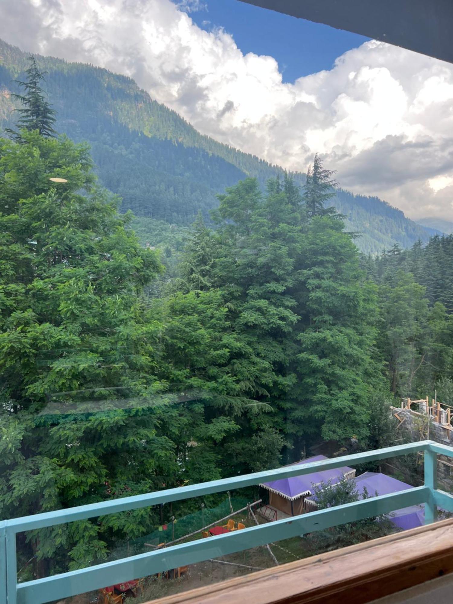 Apple Flower By Rohtang Family Hotels- Balcony & Mountain View, Near Mall Road, Personal Parking Manali (Himachal Pradesh)