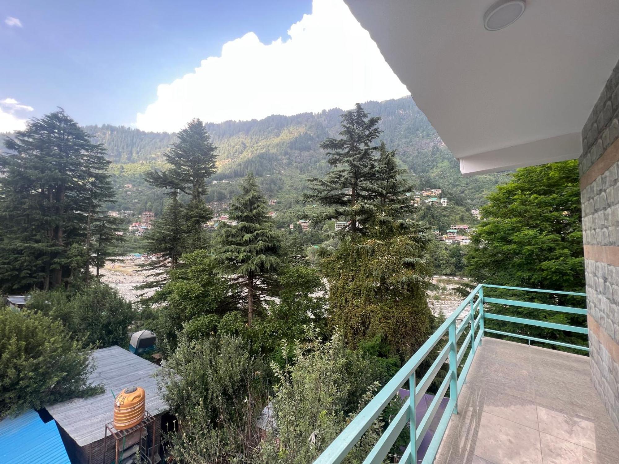 Apple Flower By Rohtang Family Hotels- Balcony & Mountain View, Near Mall Road, Personal Parking