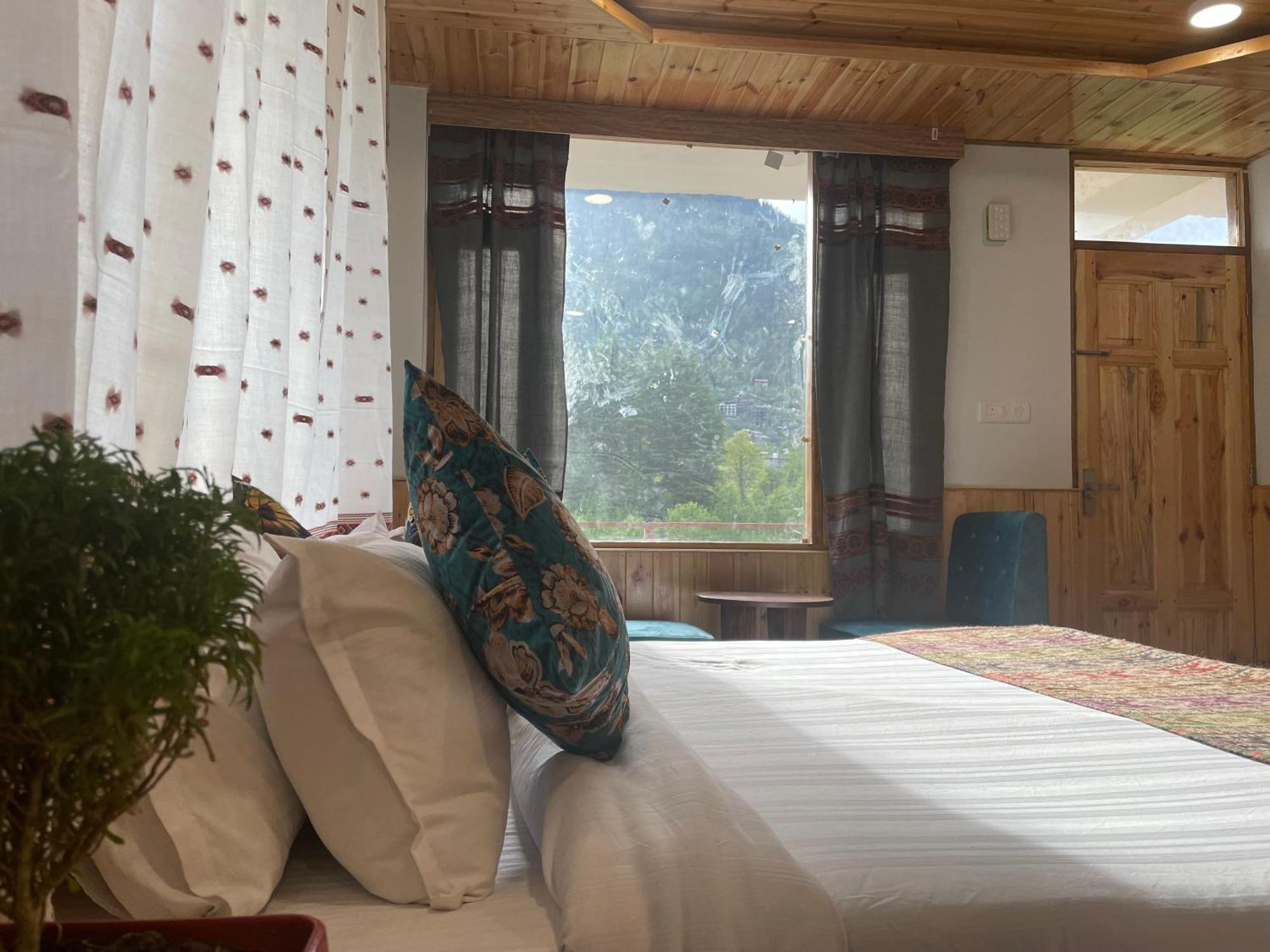 Apple Flower By Rohtang Family Hotels- Balcony & Mountain View, Near Mall Road, Personal Parking 4* Manali (Himachal Pradesh)