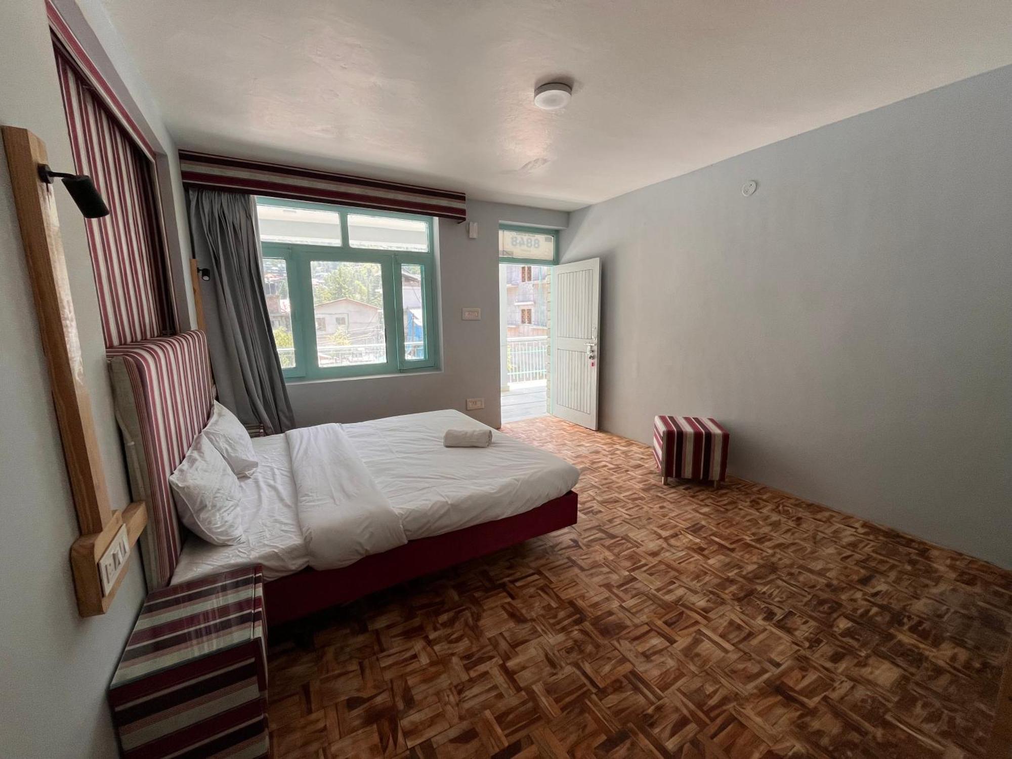 Apple Flower By Rohtang Family Hotels- Balcony & Mountain View, Near Mall Road, Personal Parking 4*